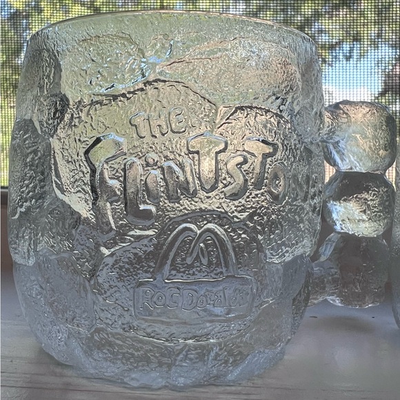 Five piece set…1990 Vintage McDonald’s Flintstone mugs. - Picture 5 of 6